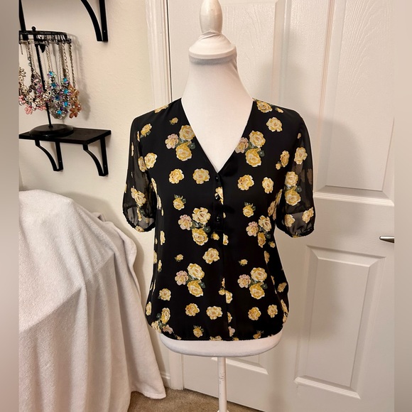 NWT 🌼 LOFT 🌼 Black & Yellow Floral Blouse - XS - Picture 3 of 6